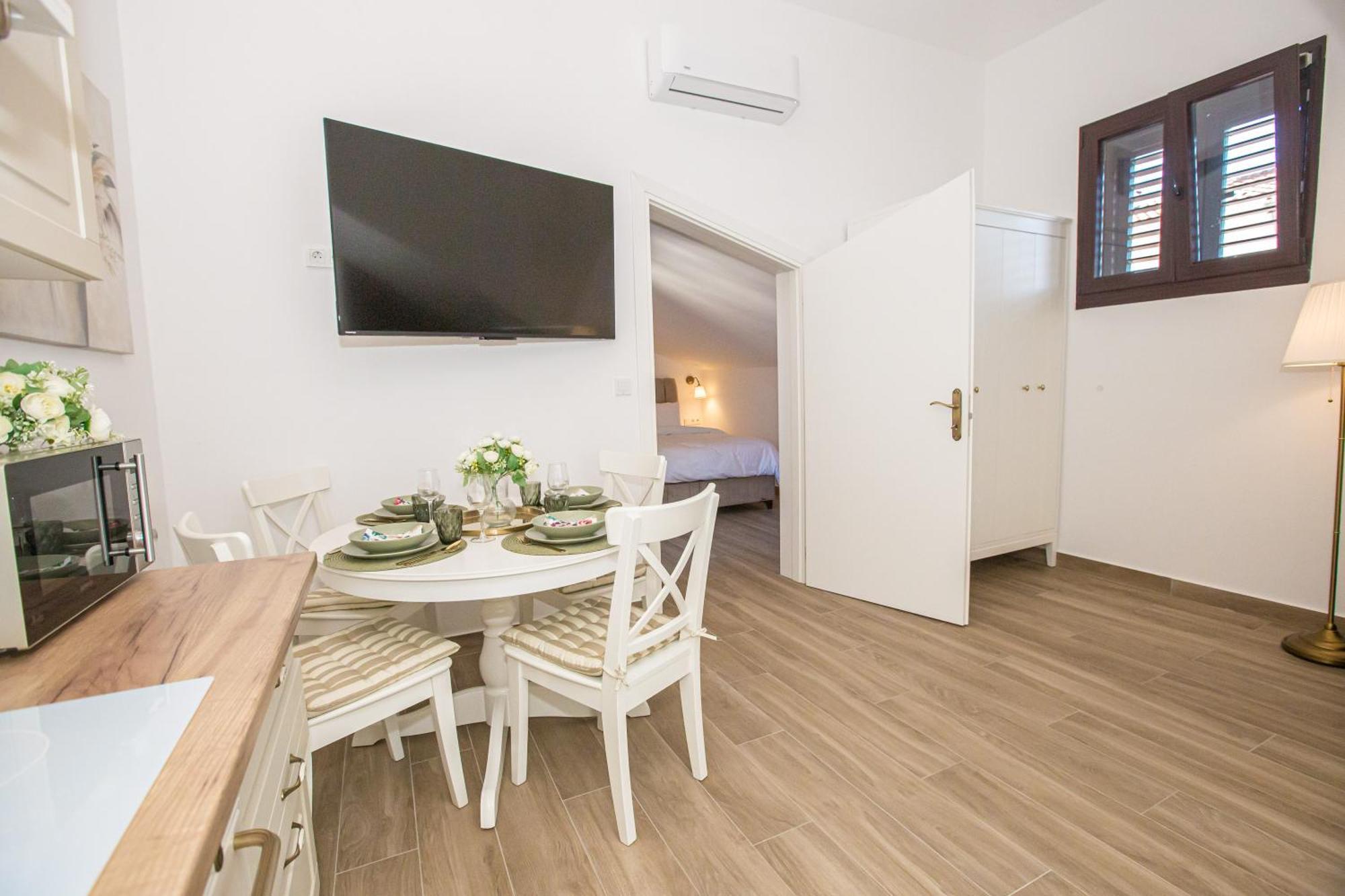 Mind Apartment And Rooms Porec Exterior photo